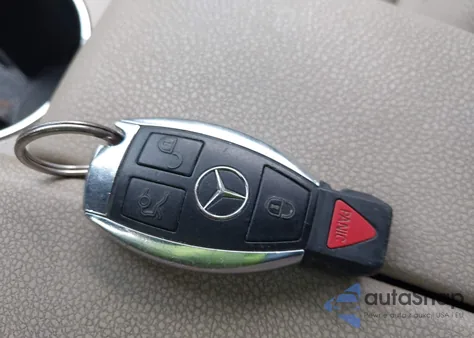 2010 Mercedes-Benz C 300 Sport 4Matic z USA, uszkodzony, nr VIN WDDGF8BB9AF485480